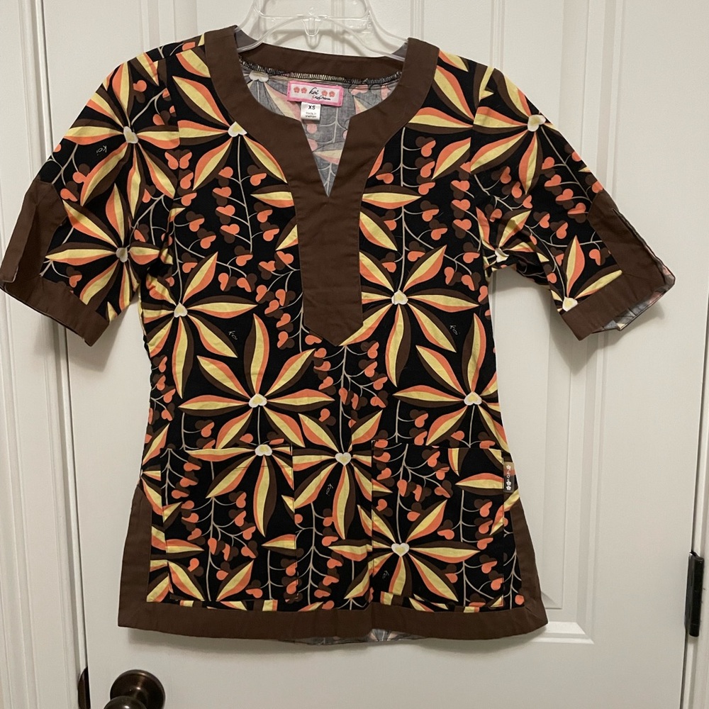Koi Fall Flowers Scrub Top XS